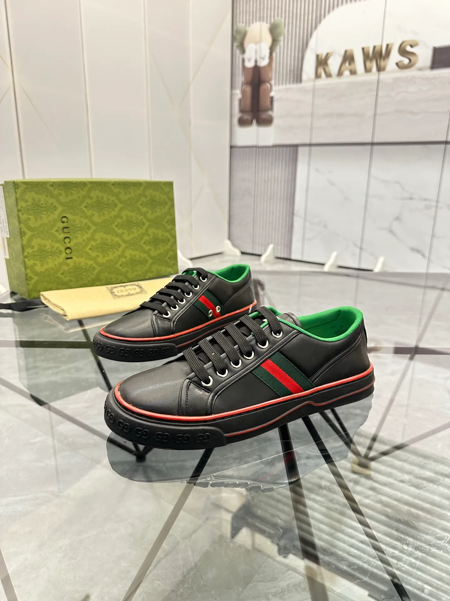 Men's shoes: 💰P380¥ Product trademark: Gucci* "Gucci*" low-top casual shoes Regular size: 38-44 (can be customized to 45.46.) Product materials: Original material from the upper counter, breathable lining, original outsole. Number: 661